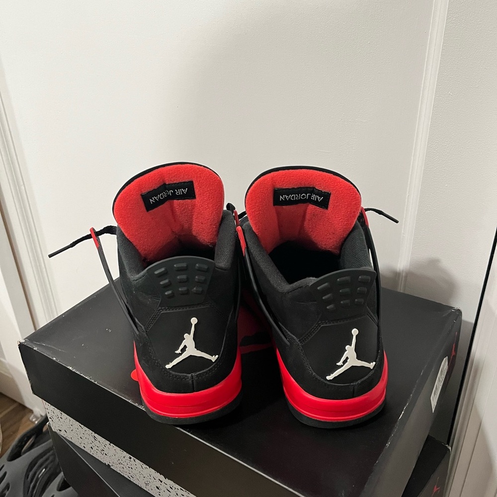 Jordan 4s red thunders